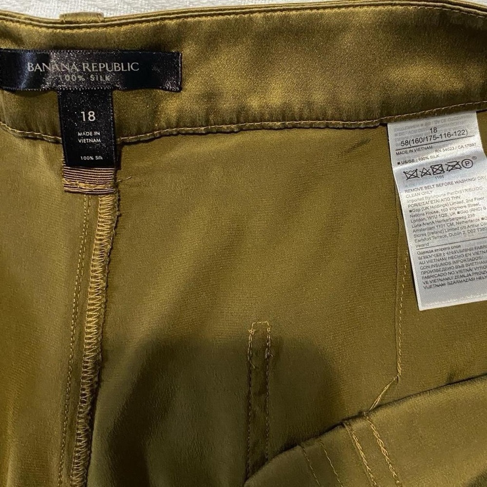 Banana Republic Women's Allure Silk Cargo Pants Dark Olive Green - Picture 7 of 7